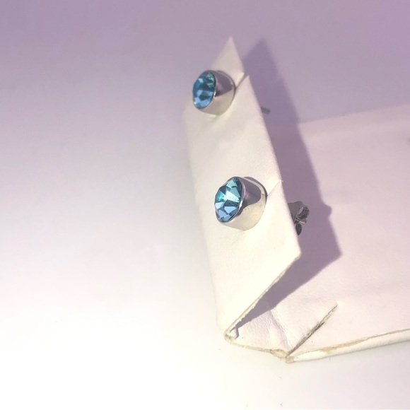 STERLING Silver Blue Topaz Colour Crystal Stud Earrings 7mm - Picture 4 of 6